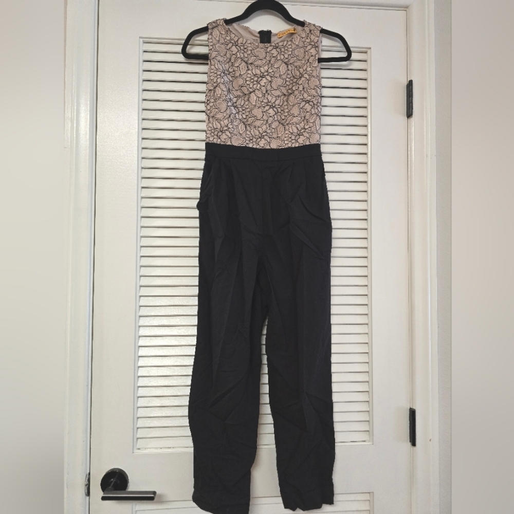 Alice + Olivia - Lace Bodice Sleeveless Lace Overlay Jumpsuit With Pockets